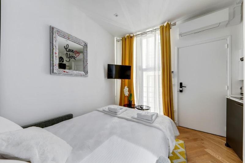 211 Yves Saint Laurent - Superb Appartement Parijs
